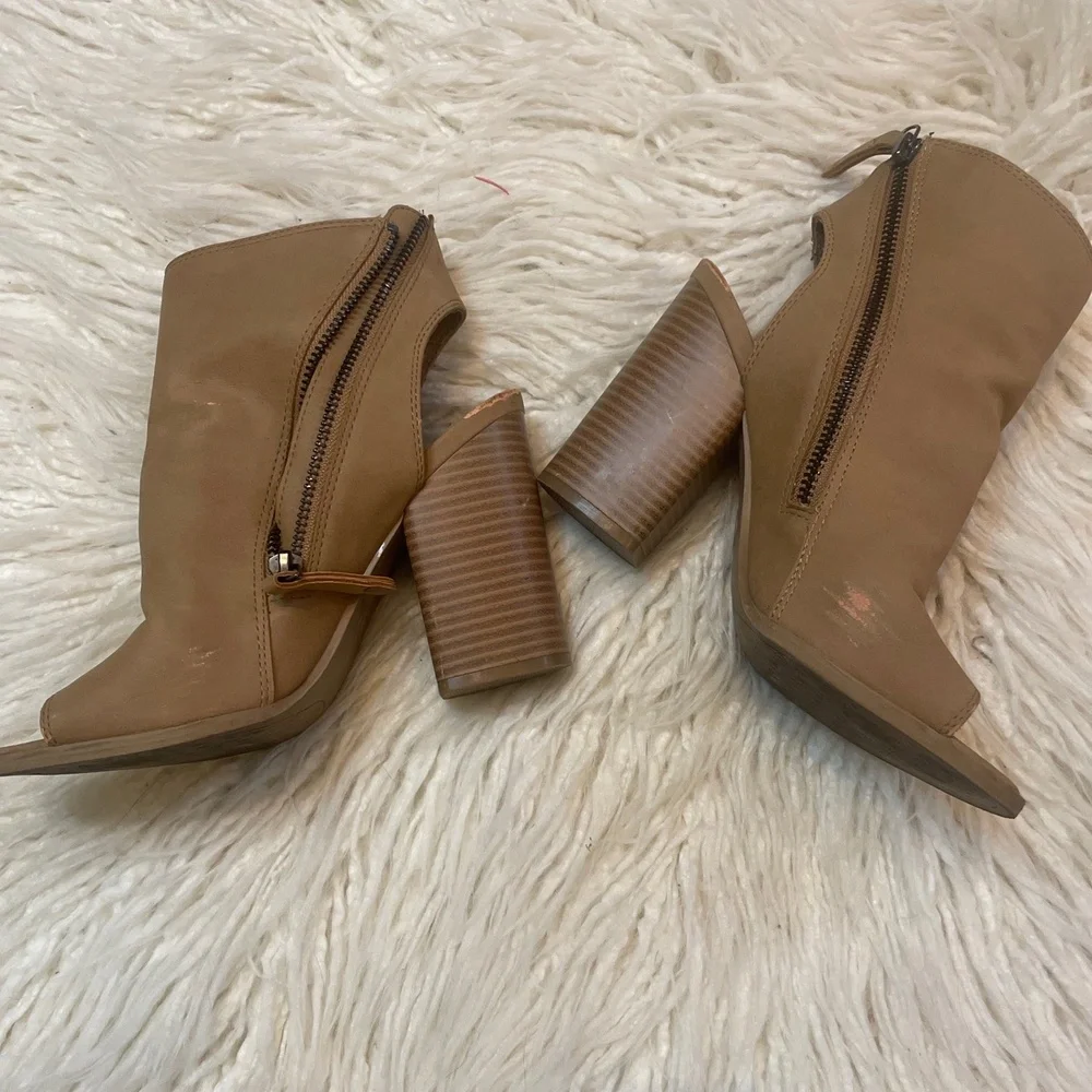 DOLCE VITA Womens Peep Toe Block High Heel Suede Zipper Ankle Booties Tan Size 6